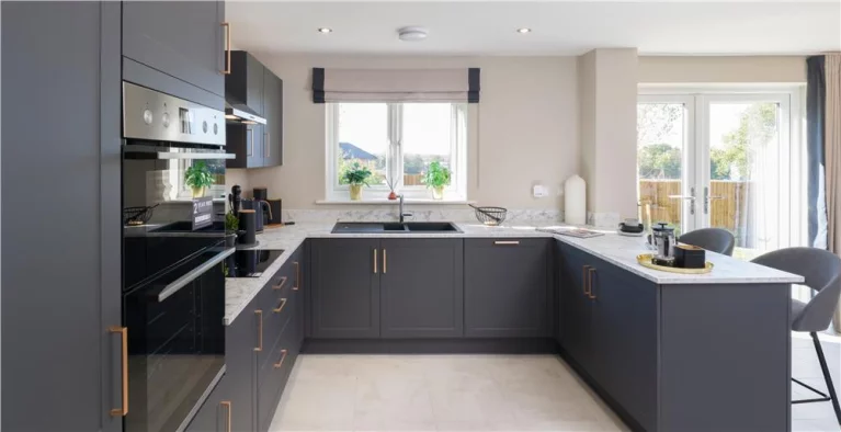 Image carousel 3093606 1763173169