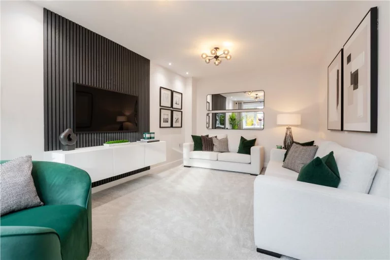 Image carousel 3319711 1764209875