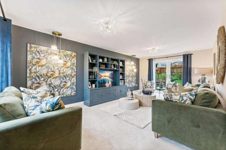 Image carousel 3508246 1763690471