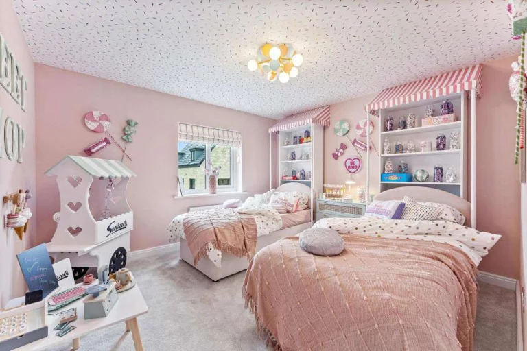 Image carousel 3508296 1763690473