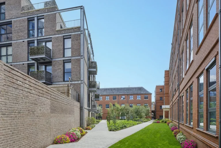 Image carousel 3218496 1765130371