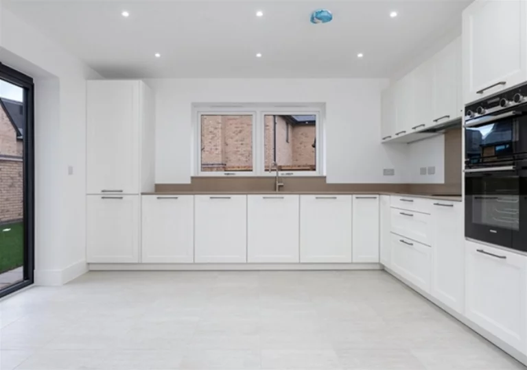 Image carousel 3243906 1745082105