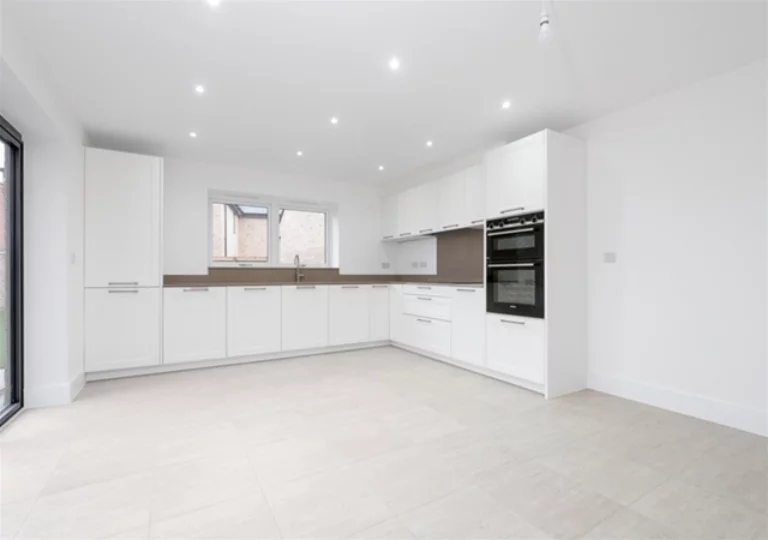 Image carousel 3243911 1745082119