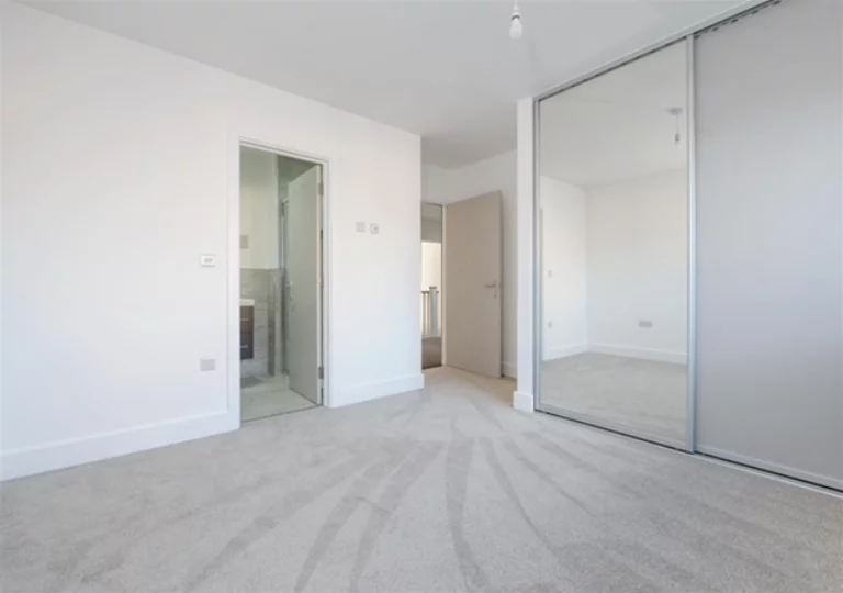 Image carousel 3243936 1745082165