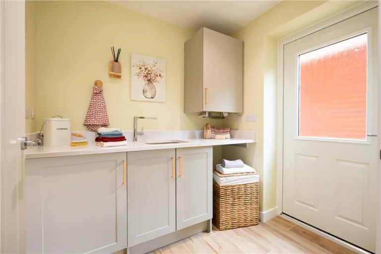 Image carousel 3254926 1768443549