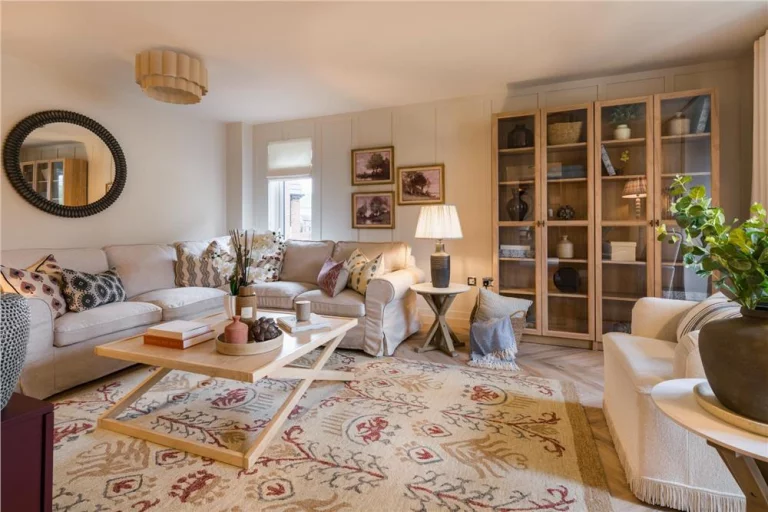 Image carousel 3280981 1775701132