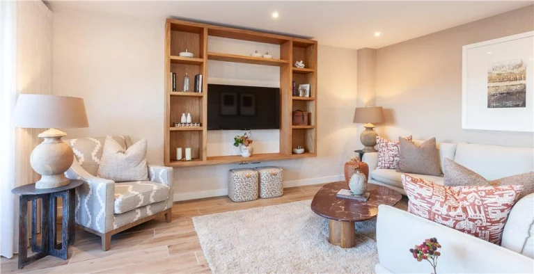 Image carousel 3302941 1764641012