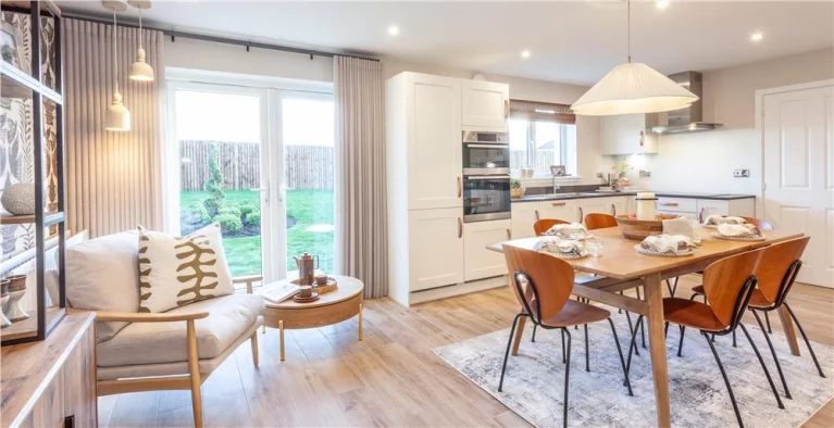 Image carousel 3303021 1764641013