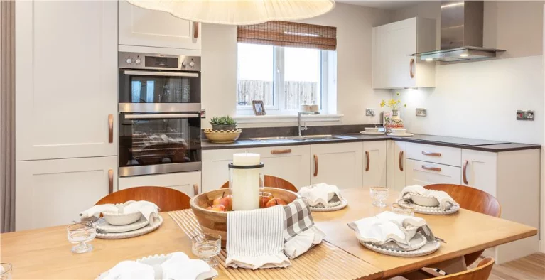 Image carousel 3303056 1764641013