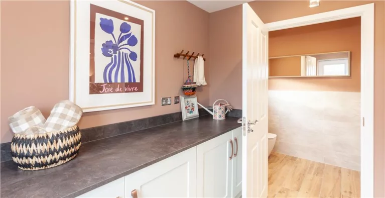 Image carousel 3303086 1764641014