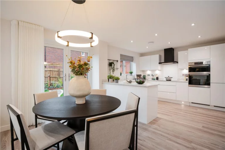 Image carousel 3319641 1764209874