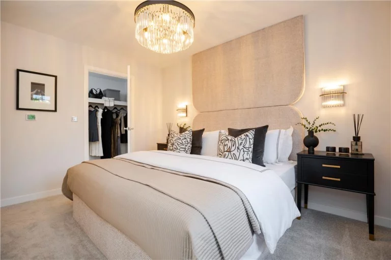 Image carousel 3319771 1764209879