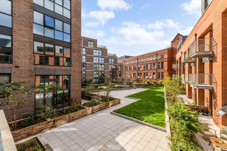 Image carousel 3485971 1765130335