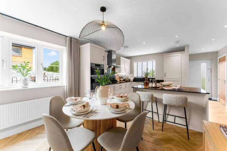 Image carousel 3510921 1764295284