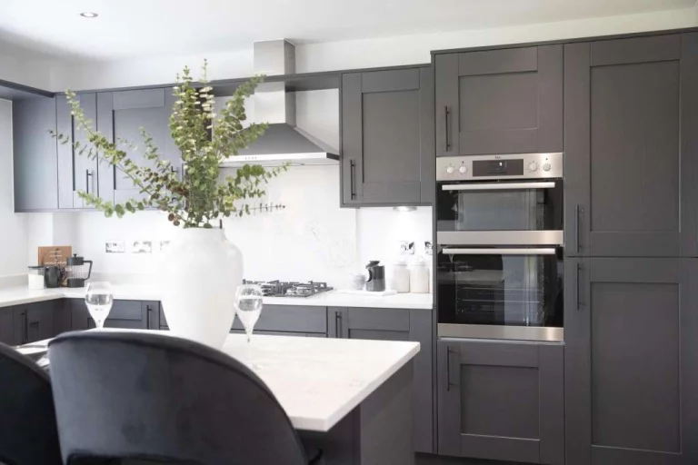 Image carousel 3512841 1764813669