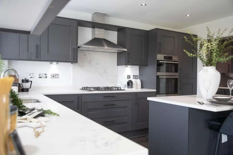 Image carousel 3512846 1764813669