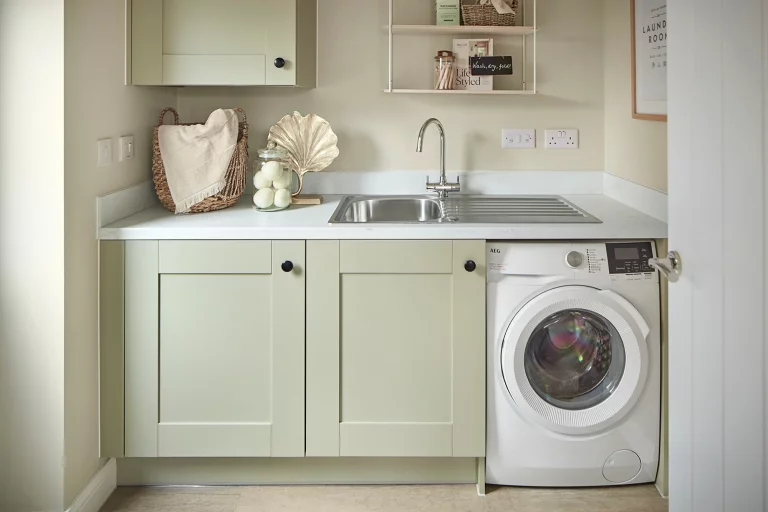 Image carousel 3516416 1765363136