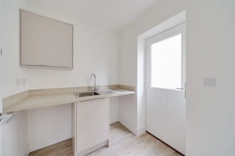 Image carousel 3545371 1770572431