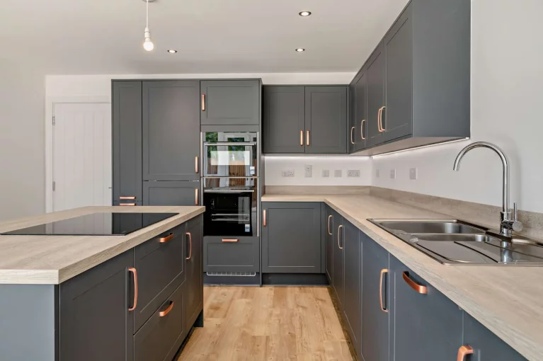 Image carousel 3545426 1770572850