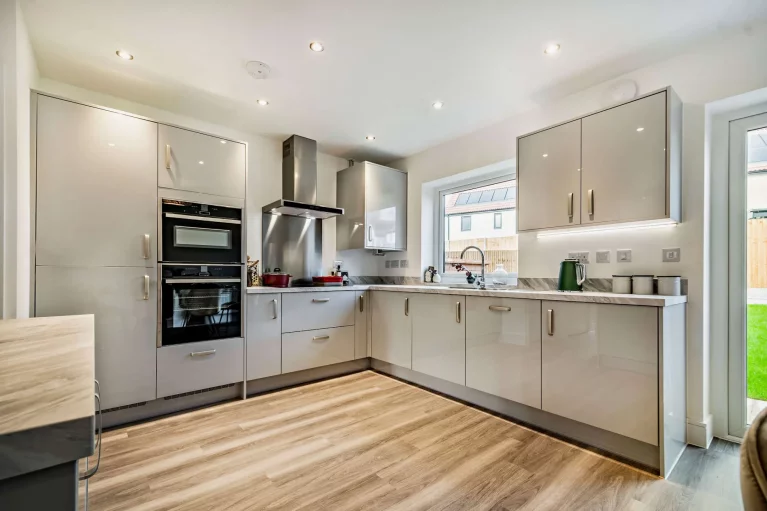 Image carousel 3566111 1774255469