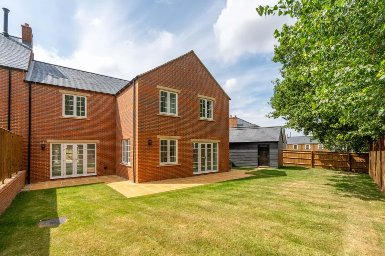 Image carousel 3567506 1774449427