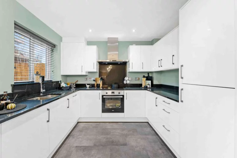 Image carousel 3570901 1775095258