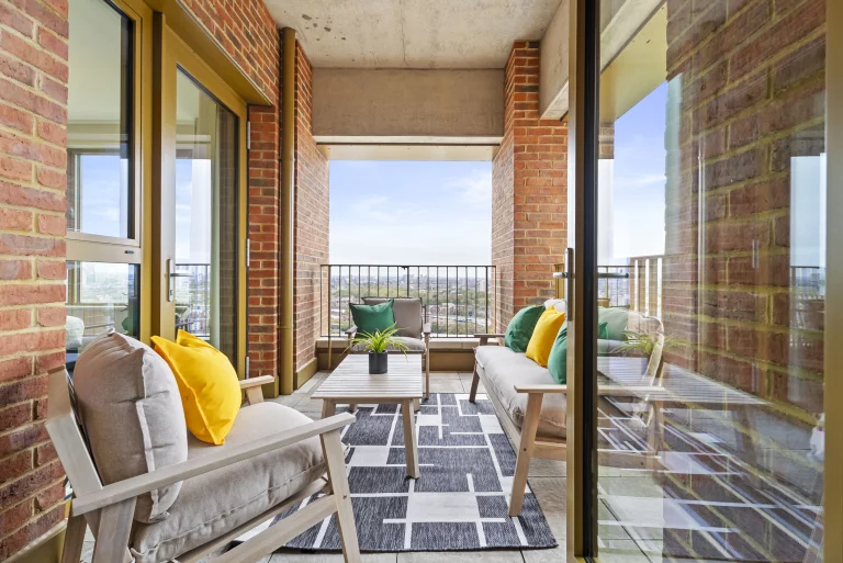 Image carousel 3571856 1775185432