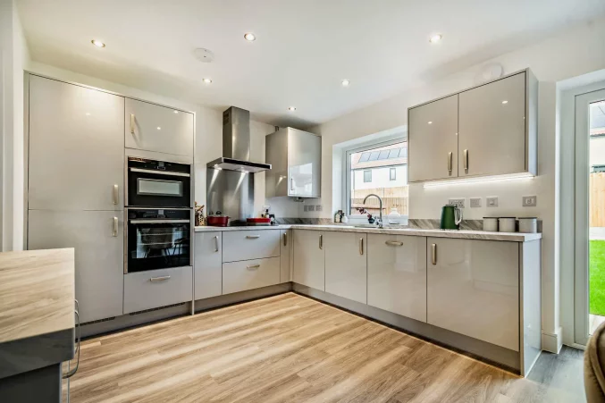 Property box 2777525 1718718209
