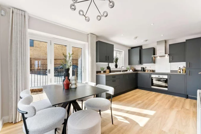Property box 3312221 1750899696