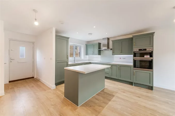 Property box 3527486 1768356078